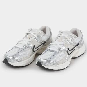 NIKE V5 RNR Womens Shoes